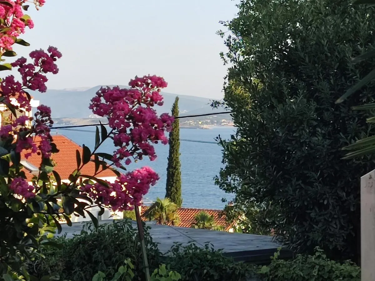 Apartments Garden-Sea View With Terrace Dramalj