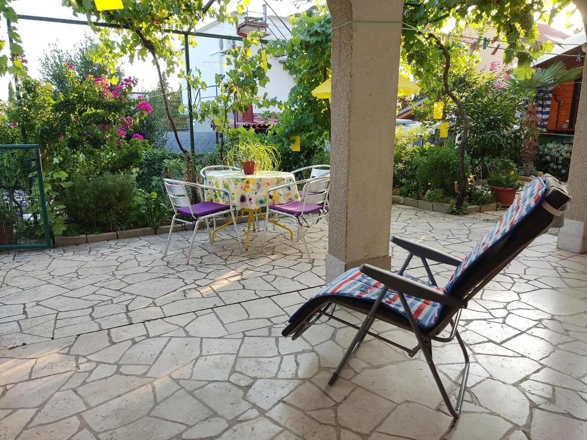 Apartments Garden-Sea View With Terrace Dramalj 0*,